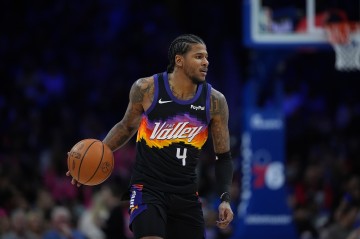 乐鱼体育官网-场均11.8分1.8板！太阳迎战热火 杰伦·格林因右腿筋伤病管理缺阵