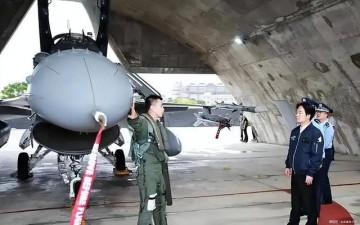 局面升级，大批导弹将抵台！赖清德选择了不归路，解放军战舰回防